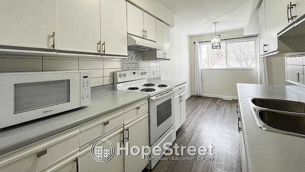 Edmonton 3 bedrooms Townhouse for rent. Property photo: 607951-2