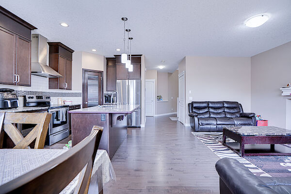 Calgary 3 + Den bedrooms House for rent. Property photo: 608170-3