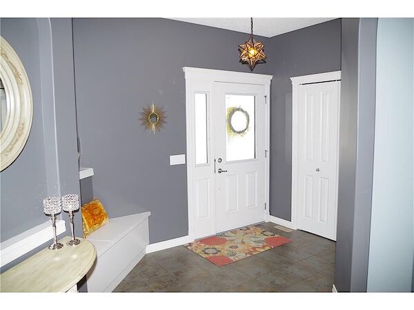 Calgary 4 bedrooms House for rent. Property photo: 608627-2