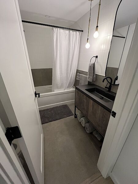 Edmonton 1 bedroom Basement for rent. Property photo: 608758-3