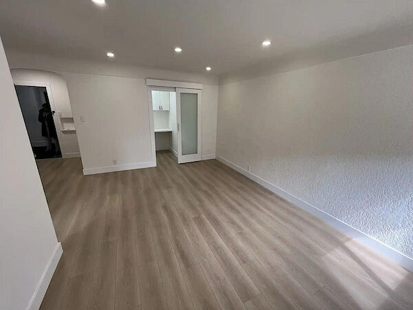 Vancouver 1 bedroom Apartment for rent. Property photo: 608834-3