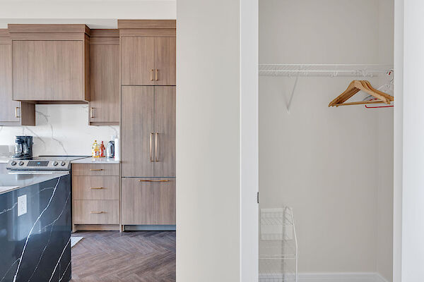 Calgary 2 bedrooms Condo Unit for rent. Property photo: 608863-3