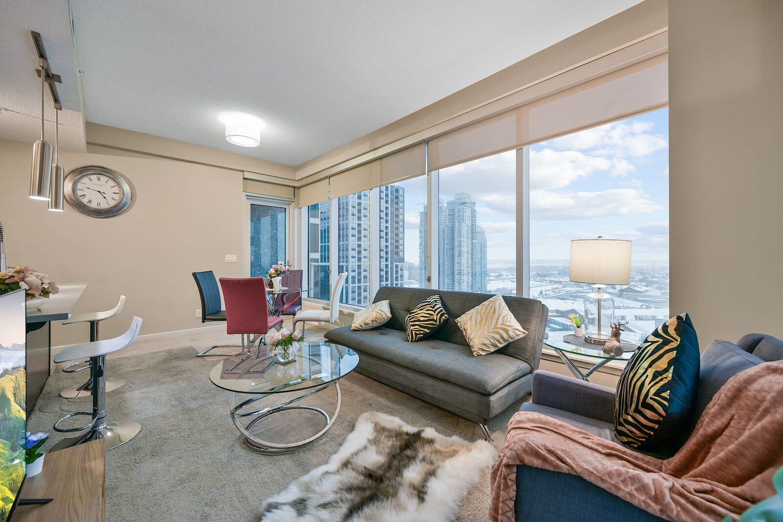 Calgary 2 bedrooms Condo Unit for rent. Property photo: 609433-1
