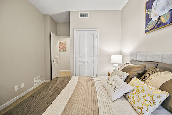 Calgary 2 bedrooms Condo Unit for rent. Property photo: 609433-2