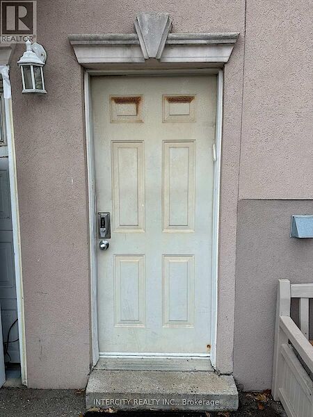 Toronto 1 bedroom House for rent. Property photo: 612650-2