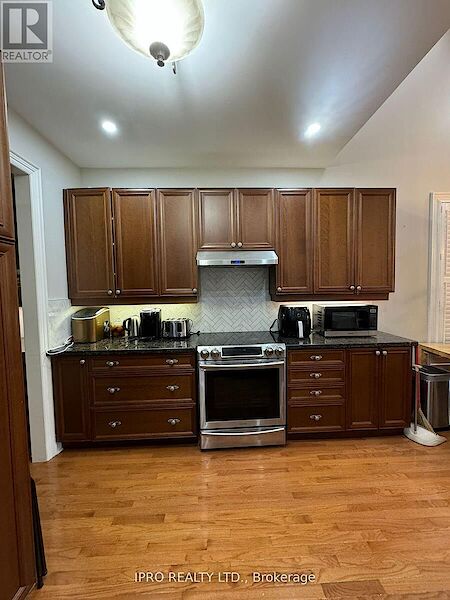 Brampton 6 bedrooms House for rent. Property photo: 612736-3