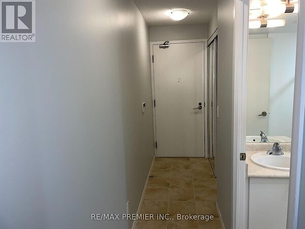 Toronto studio Apartment for rent. Property photo: 613003-2