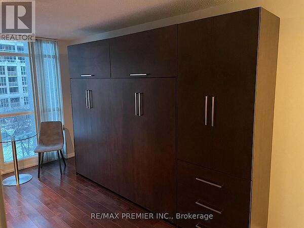 Toronto studio Apartment for rent. Property photo: 613003-3