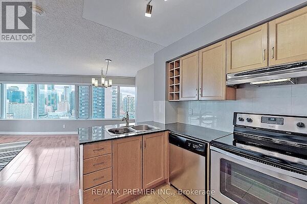 Toronto 2 bedrooms Apartment for rent. Property photo: 613384-3