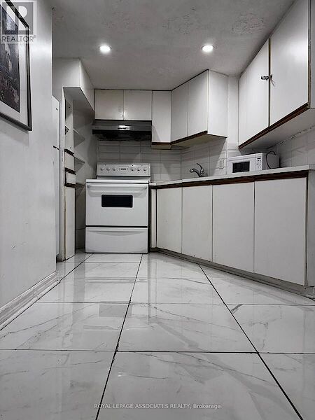 Toronto 2 bedrooms House for rent. Property photo: 614157-2