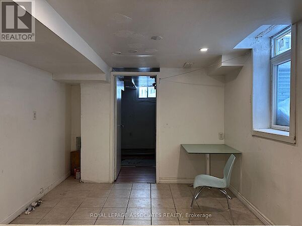 Toronto 2 bedrooms House for rent. Property photo: 614157-3