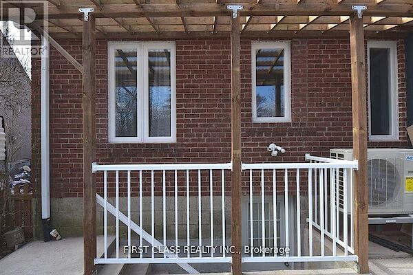 Toronto 2 bedrooms House for rent. Property photo: 614796-2