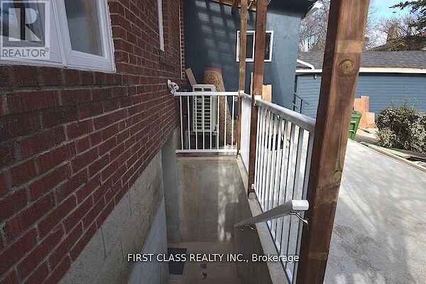 Toronto 2 bedrooms House for rent. Property photo: 614796-3