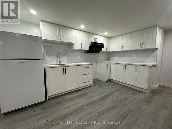 Toronto 2 bedrooms House for rent. Property photo: 615611-2