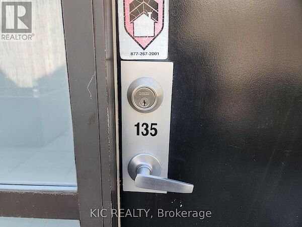 Toronto studio Townhouse for rent. Property photo: 615618-2