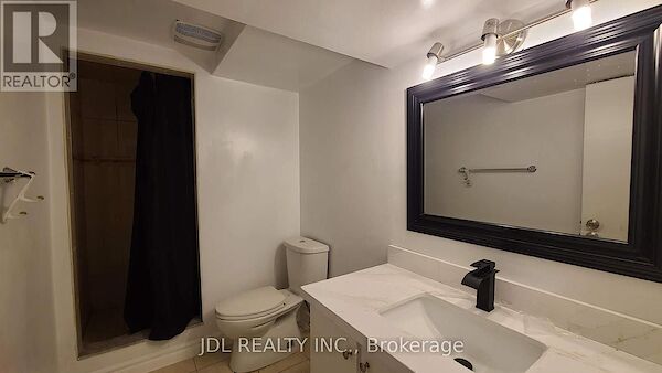 Washroom Toronto 3 bedrooms House for rent. Property photo: 616306-3