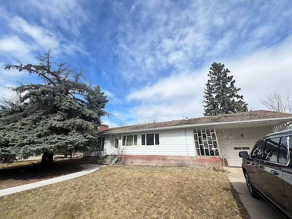 Edmonton 5 + Den bedrooms House for rent. Property photo: 616679-2