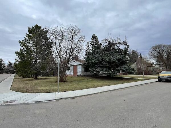 Edmonton 5 + Den bedrooms House for rent. Property photo: 616679-3