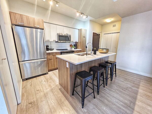 Edmonton 2 bedrooms Condo Unit for rent. Property photo: 616818-2