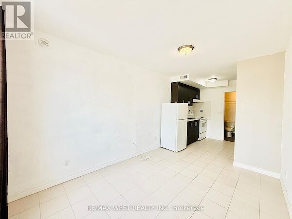 Toronto studio Apartment for rent. Property photo: 616821-3