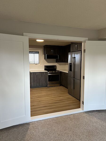Calgary studio Basement for rent. Property photo: 617185-3