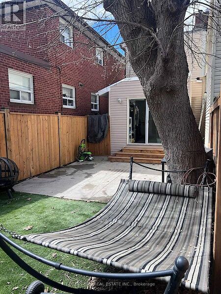 Toronto 3 bedrooms House for rent. Property photo: 618902-2