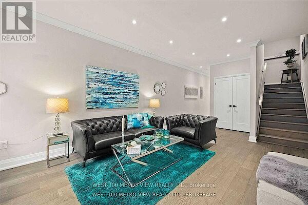 Toronto 4 bedrooms House for rent. Property photo: 619737-3