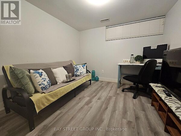Toronto 1 bedroom House for rent. Property photo: 621578-2