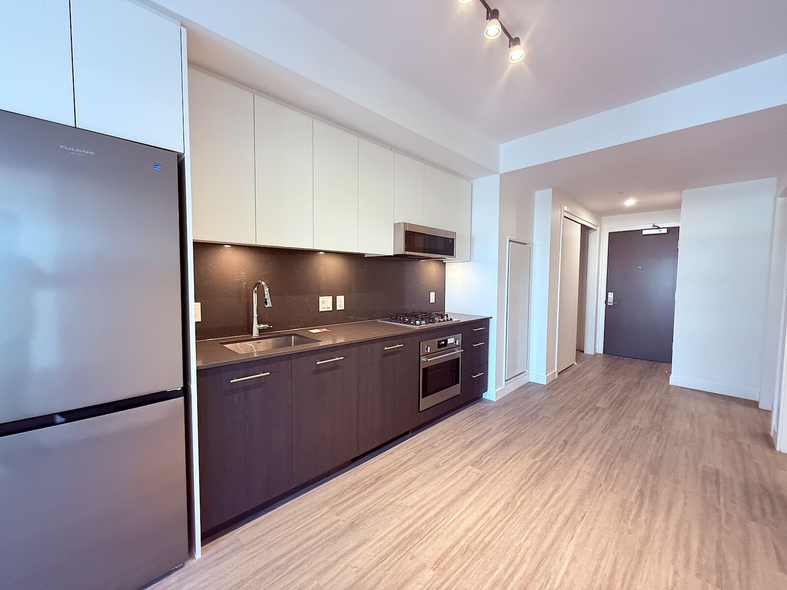 Calgary 2 bedrooms Condo Unit for rent. Property photo: 623440-1