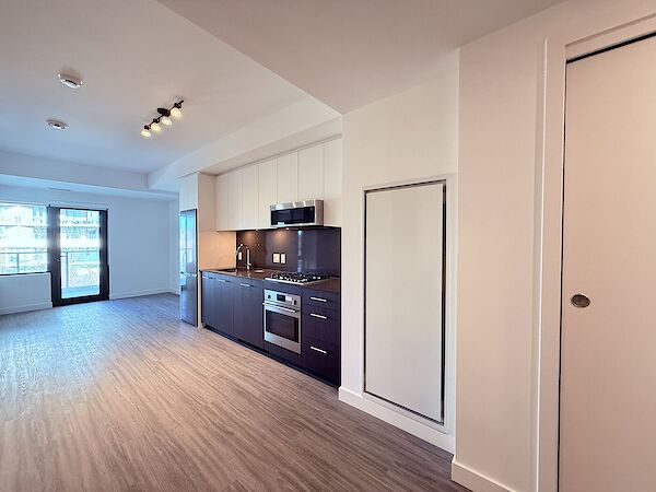 Calgary 2 bedrooms Condo Unit for rent. Property photo: 623440-2