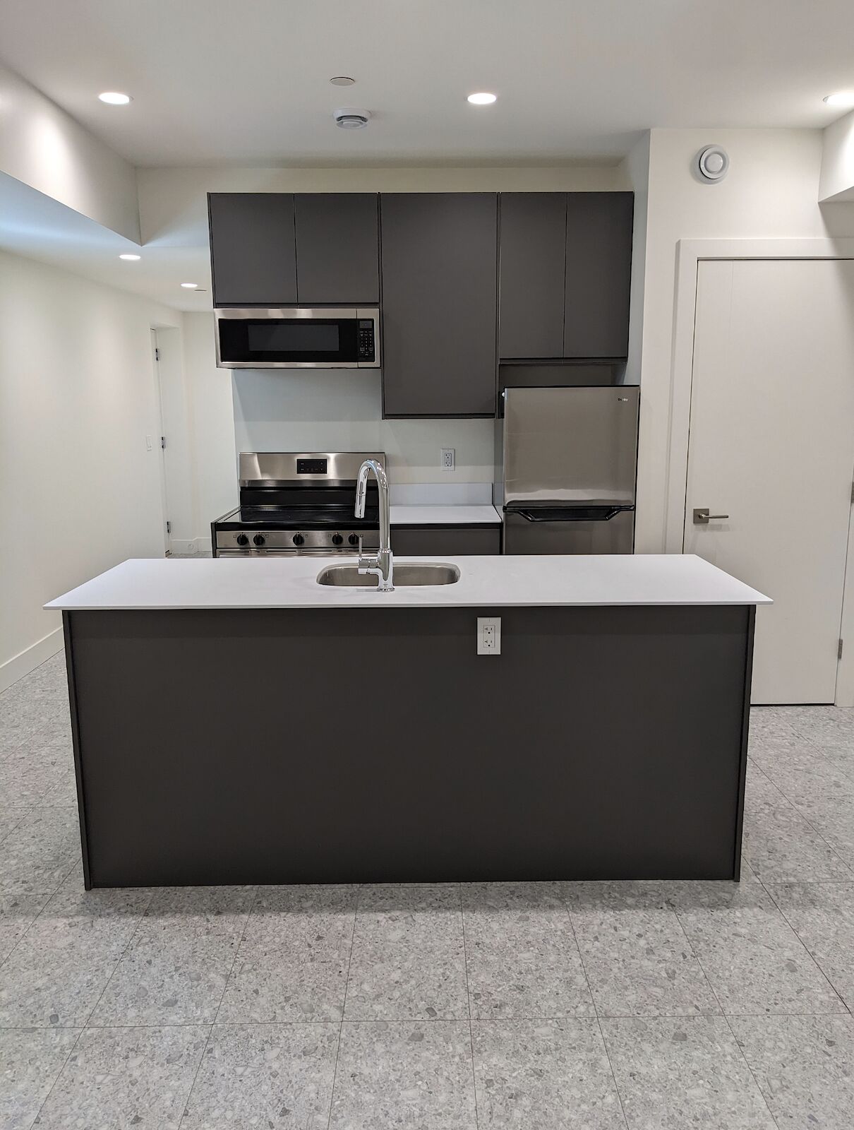 Canmore 1 bedroom Main Floor for rent. Property photo: 624349-1