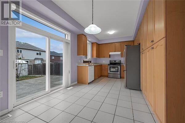 Kitchen+with+visible+vents+appliances+with+stainless+steel+finishes+under+cabinet+range+hood+a+sink+and+light+countertops Hamilton 3 bedrooms House for rent. Property photo: 625136-3