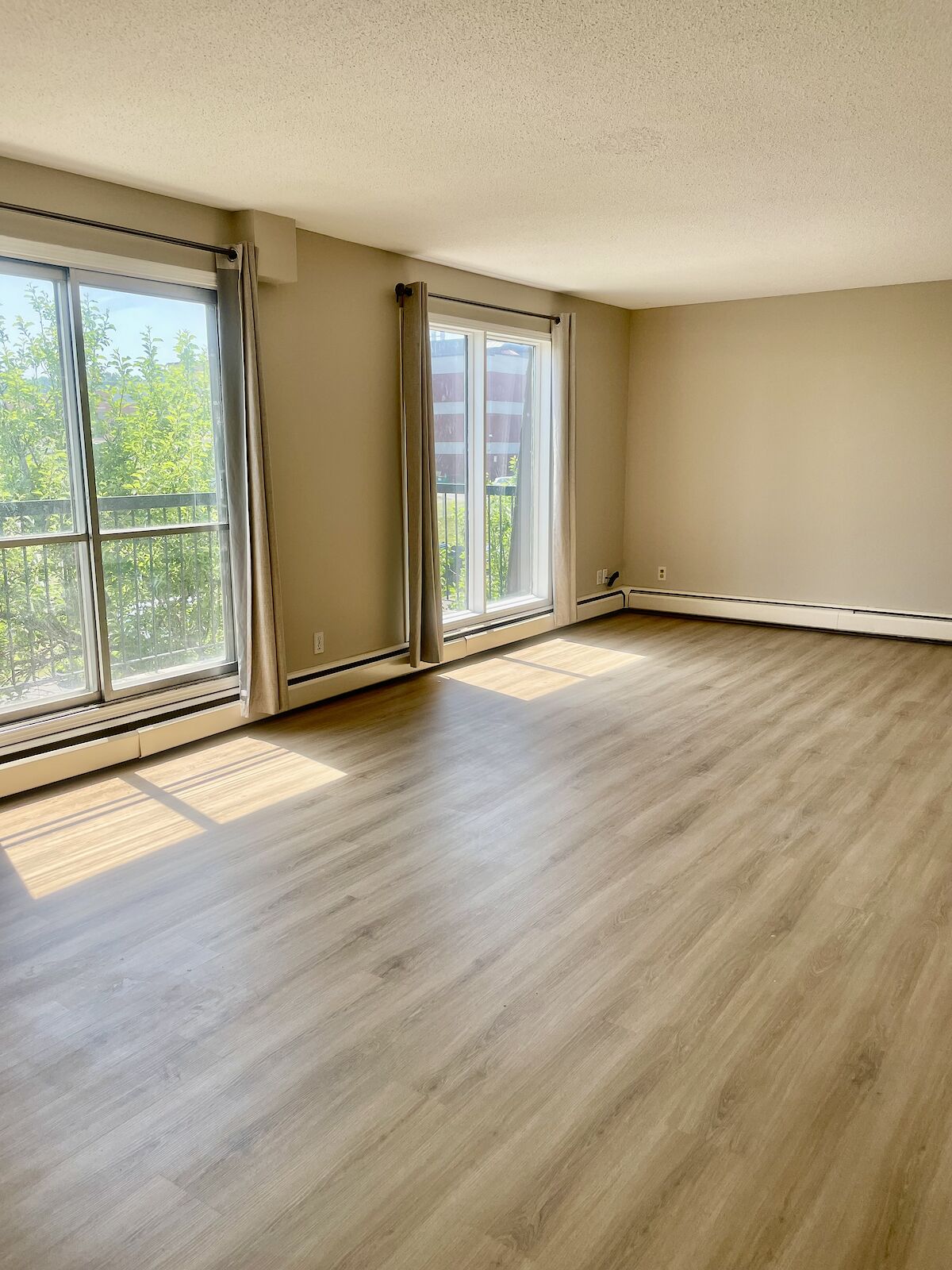 Calgary 3 bedrooms Apartment for rent. Property photo: 62584-1