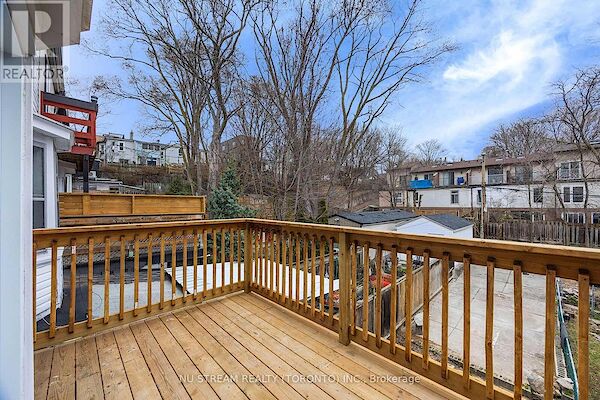 Toronto 3 bedrooms Townhouse for rent. Property photo: 626695-3