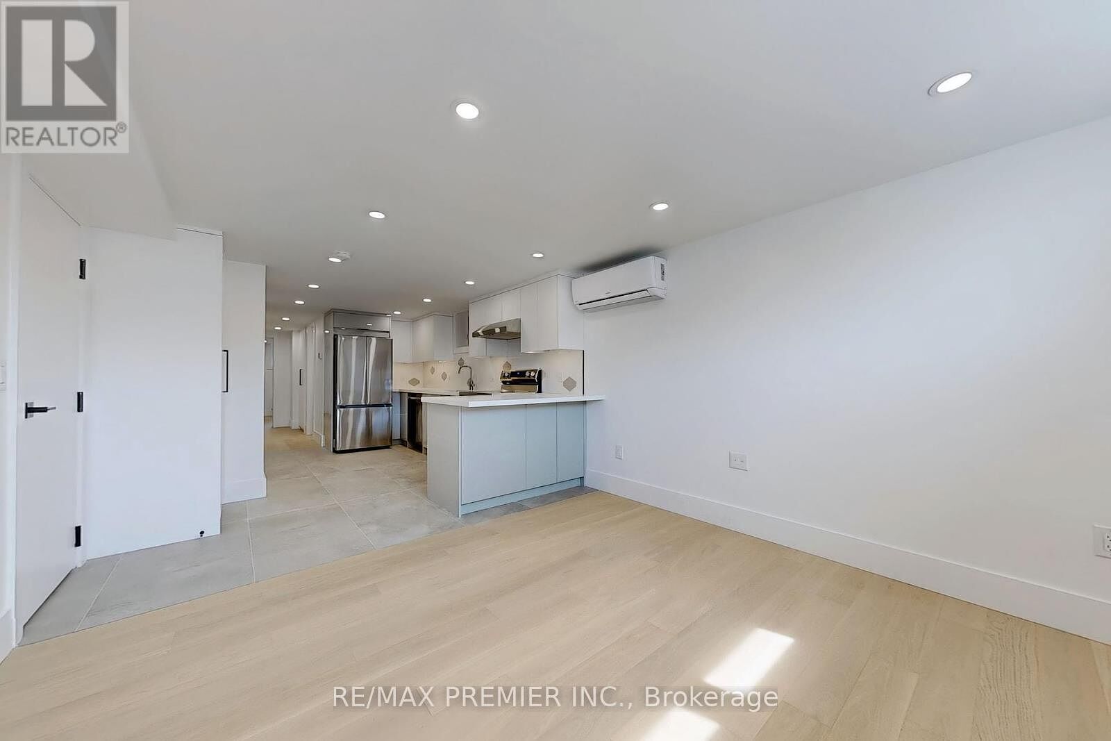 Toronto 2 bedrooms Townhouse for rent. Property photo: 627300-1