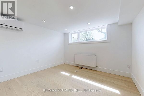 Toronto 2 bedrooms Townhouse for rent. Property photo: 627300-2