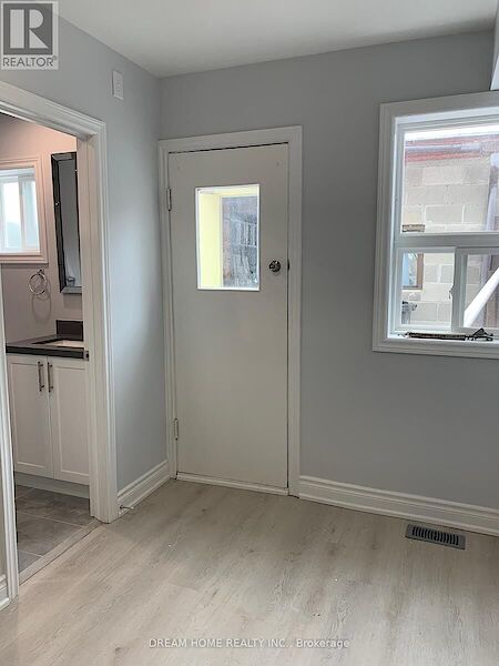 Toronto 1 bedroom Townhouse for rent. Property photo: 627331-3
