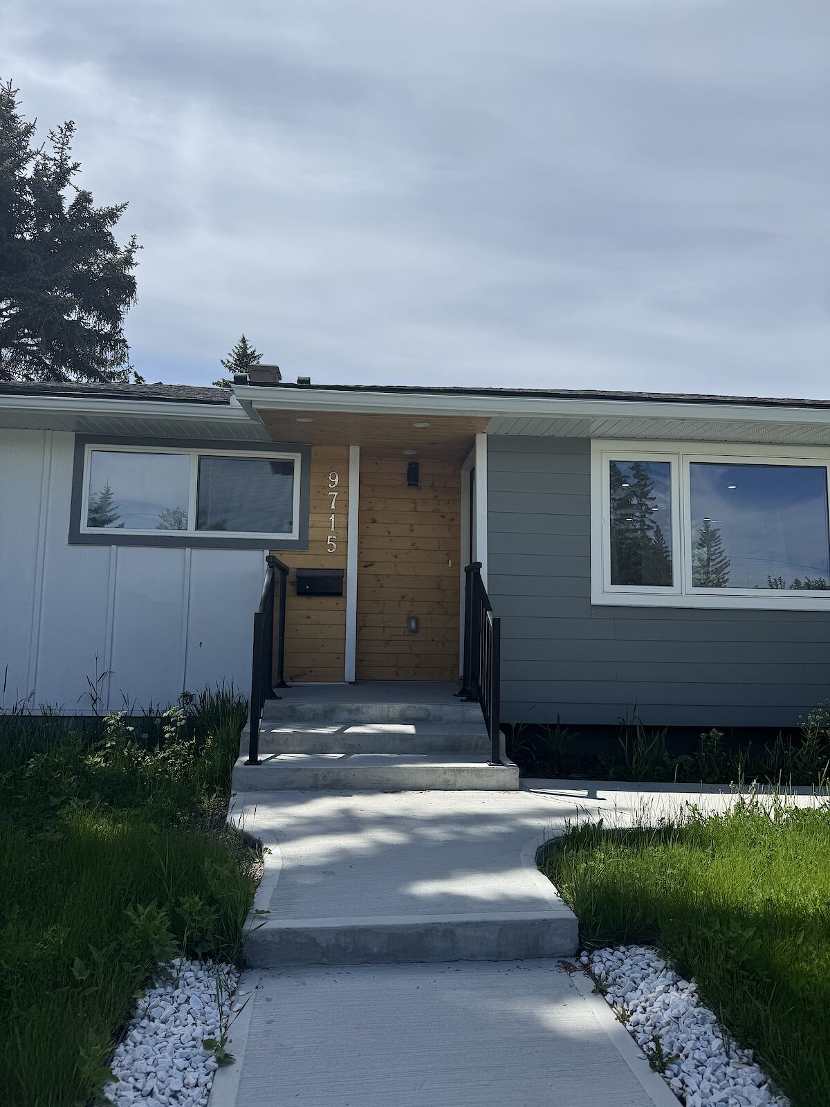 Calgary 5 bedrooms Room For Rent for rent. Property photo: 627420-1