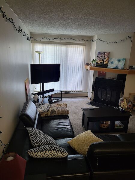 Calgary 2 bedrooms Room For Rent for rent. Property photo: 628086-2