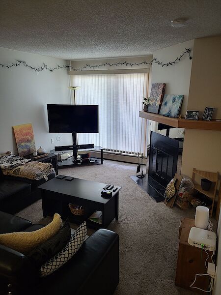 Calgary 2 bedrooms Room For Rent for rent. Property photo: 628086-3