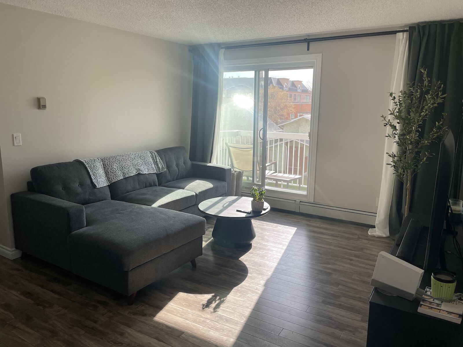 Calgary 2 bedrooms Room For Rent for rent. Property photo: 629231-1