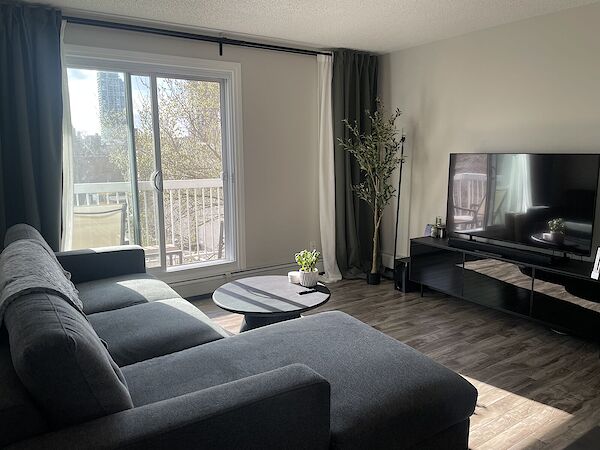 Calgary 2 bedrooms Room For Rent for rent. Property photo: 629231-2