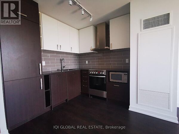 Toronto studio Apartment for rent. Property photo: 630095-3