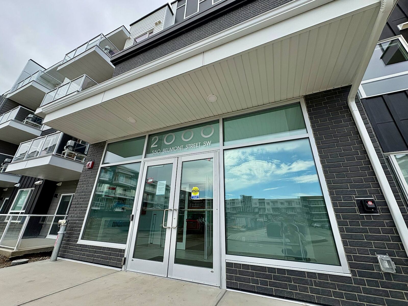 Building+Front+Entrance Calgary 1 bedroom Condo Unit for rent. Property photo: 630320-1