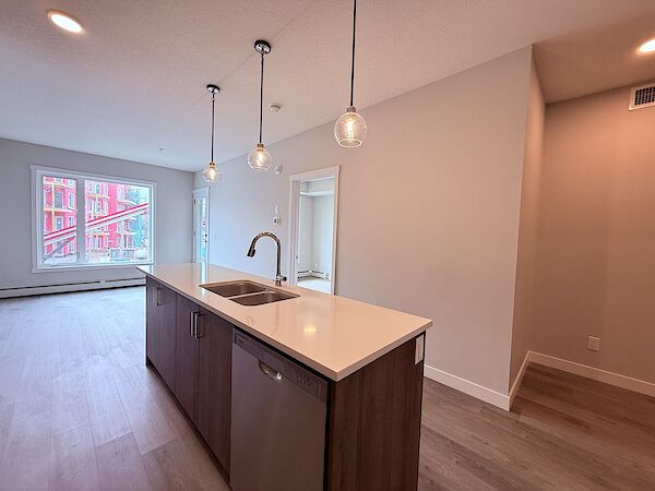 Calgary 2 bedrooms Condo Unit for rent. Property photo: 630539-3