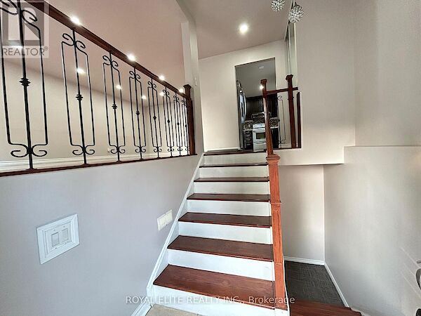 Toronto 3 bedrooms House for rent. Property photo: 630869-2