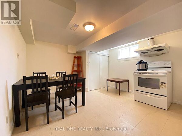 Toronto 2 bedrooms House for rent. Property photo: 631045-2