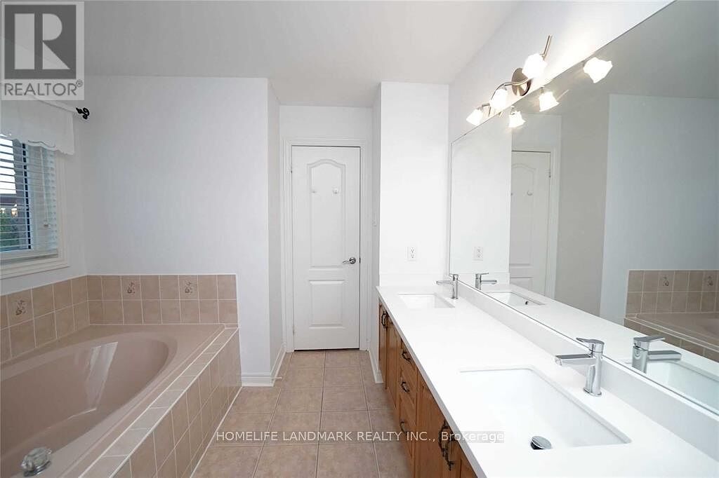 Mississauga 5 bedrooms House for rent. Property photo: 631382-1