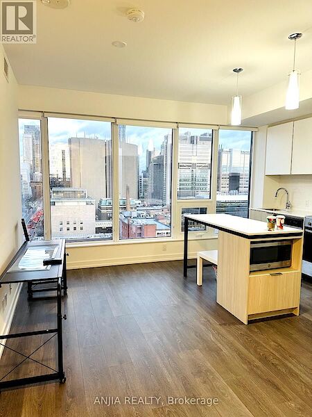 Toronto 2 bedrooms Apartment for rent. Property photo: 631513-3