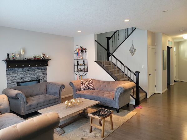 Calgary 4 bedrooms House for rent. Property photo: 631679-3
